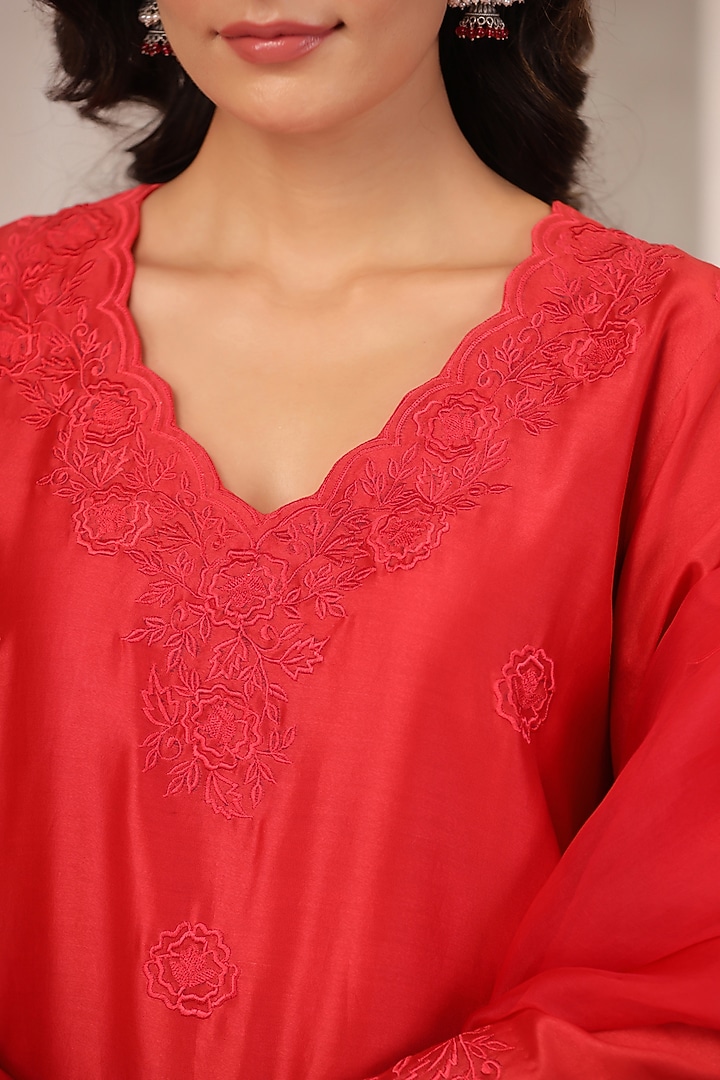 Red Chanderi Embroidered Kurta Set by ANSHU WADHWA at Pernia's Pop Up Shop