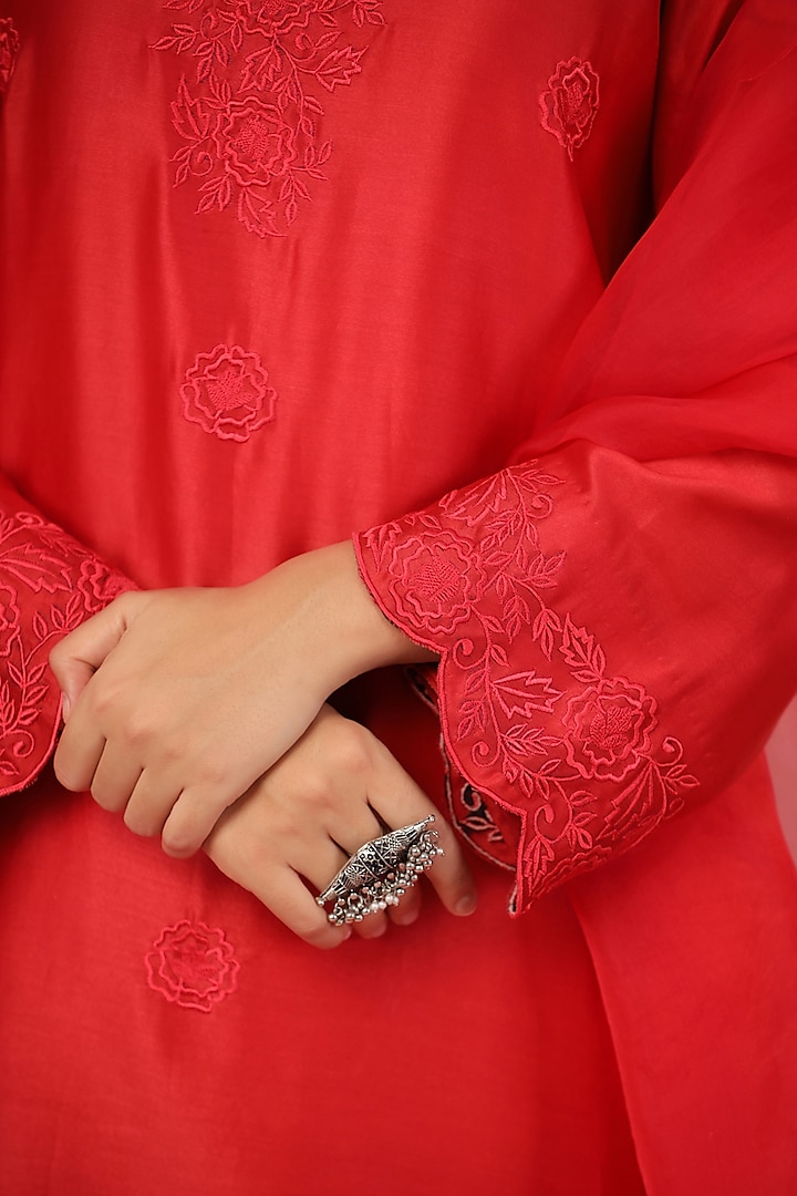 Red Chanderi Embroidered Kurta Set by ANSHU WADHWA at Pernia's Pop Up Shop