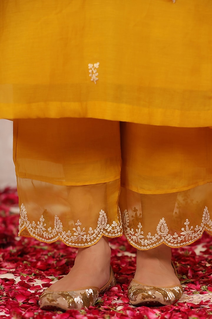 Mustard Yellow Chanderi Embroidered Kurta Set by ANSHU WADHWA at Pernia's Pop Up Shop
