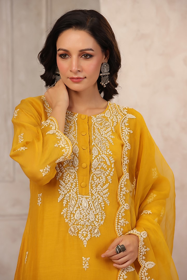 Mustard Yellow Chanderi Embroidered Kurta Set by ANSHU WADHWA at Pernia's Pop Up Shop