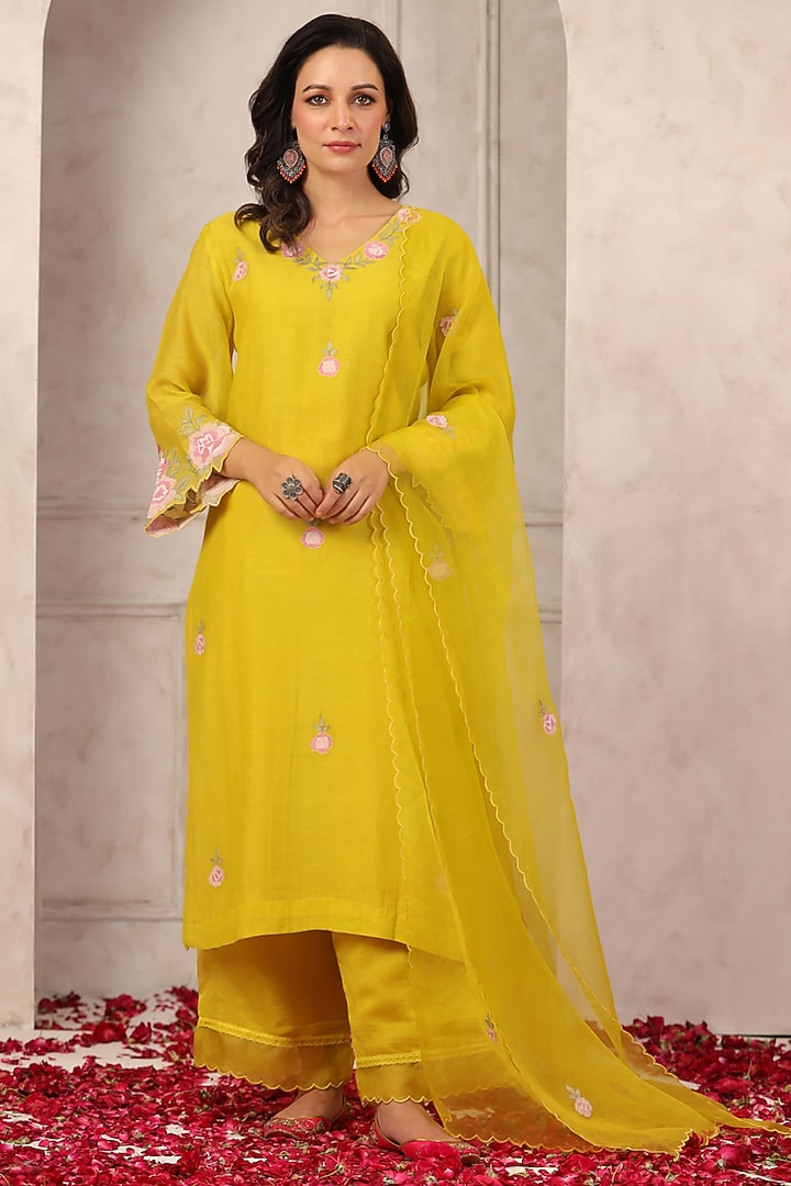 Greenish Yellow Chanderi Embroidered Kurta Set by ANSHU WADHWA at Pernia's Pop Up Shop