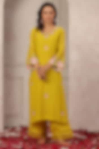 Greenish Yellow Chanderi Embroidered Kurta Set by ANSHU WADHWA at Pernia's Pop Up Shop