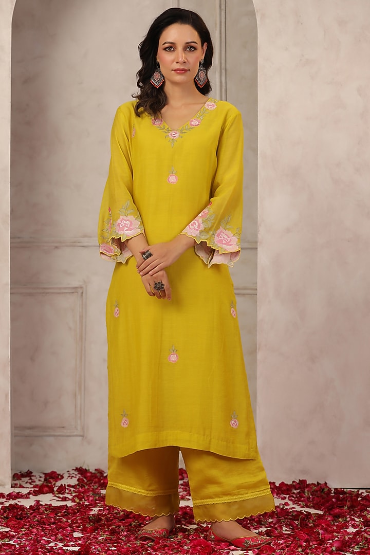 Greenish Yellow Chanderi Embroidered Kurta Set by ANSHU WADHWA at Pernia's Pop Up Shop