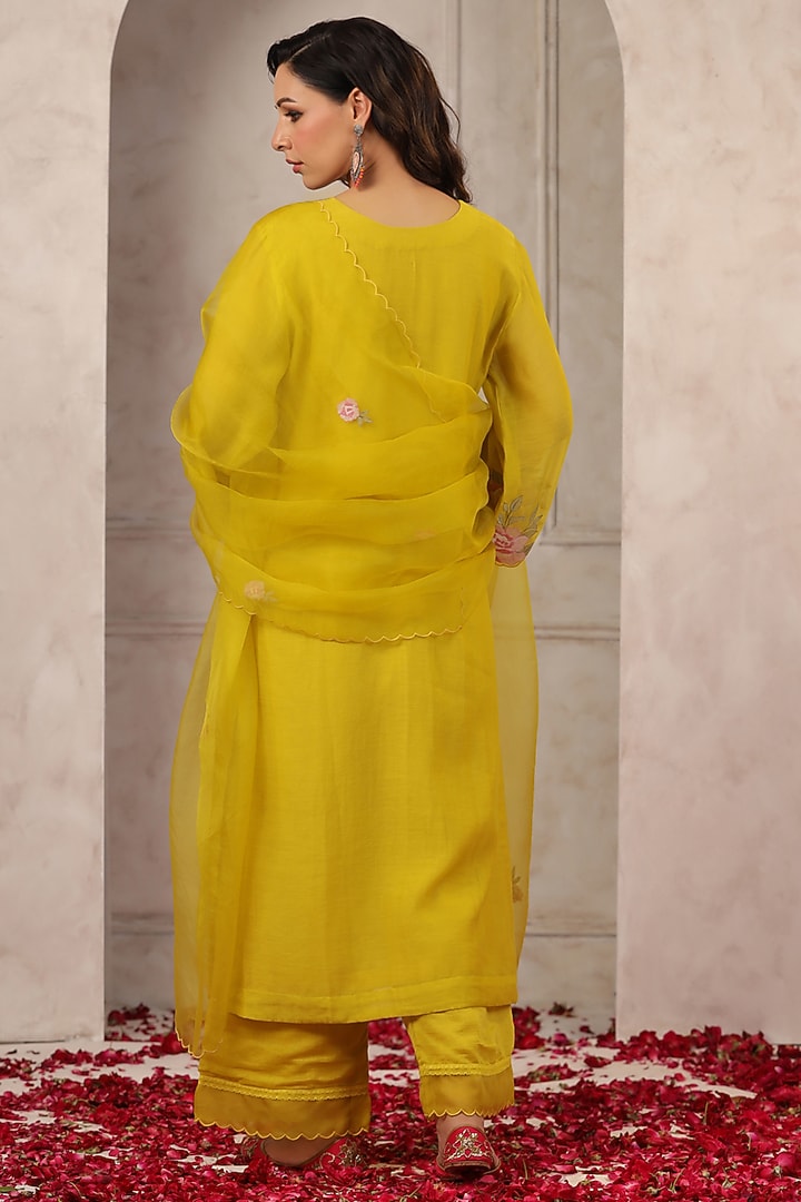 Greenish Yellow Chanderi Embroidered Kurta Set by ANSHU WADHWA at Pernia's Pop Up Shop