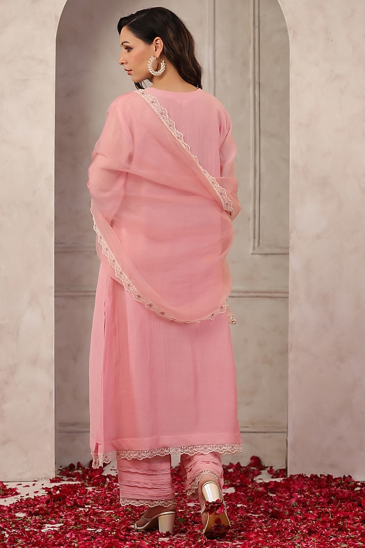 Pink Chanderi Lace Embroidered Kurta Set by ANSHU WADHWA at Pernia's Pop Up Shop