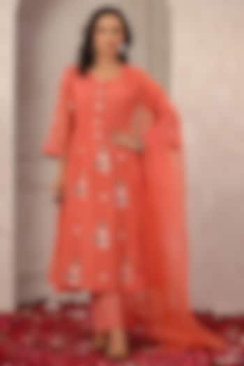 Peach Chanderi Embroidered Gathered Kurta Set by ANSHU WADHWA at Pernia's Pop Up Shop