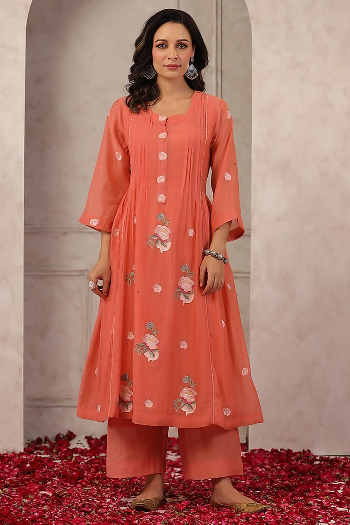 Peach Chanderi Embroidered Gathered Kurta Set by ANSHU WADHWA at Pernia's Pop Up Shop