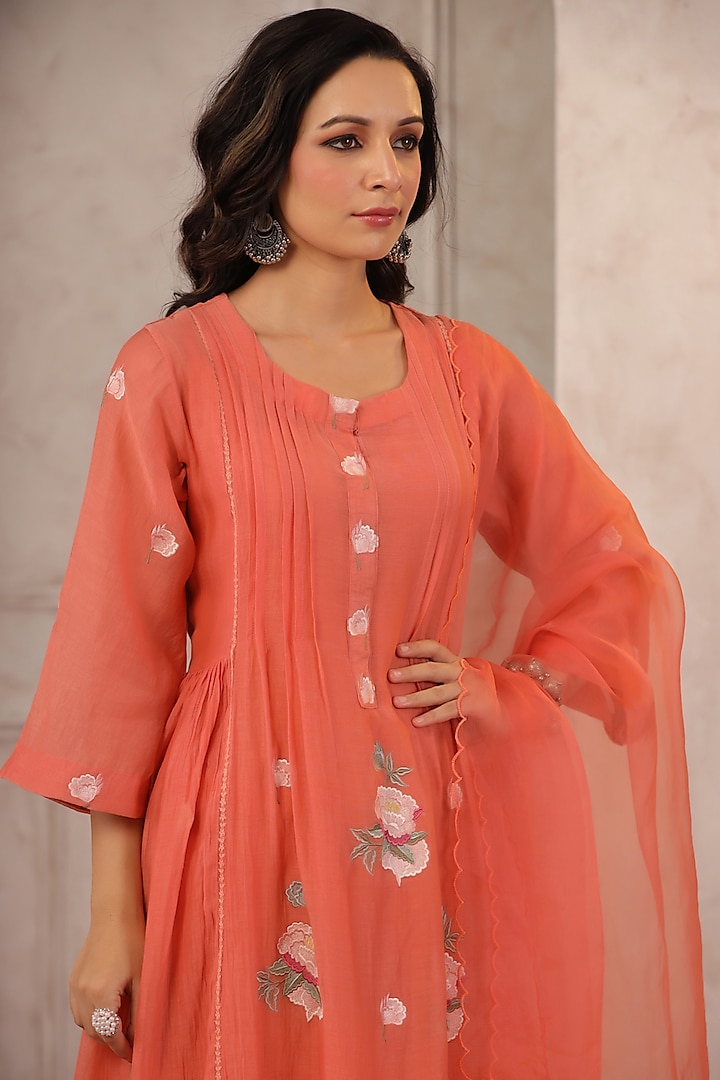 Peach Chanderi Embroidered Gathered Kurta Set by ANSHU WADHWA at Pernia's Pop Up Shop
