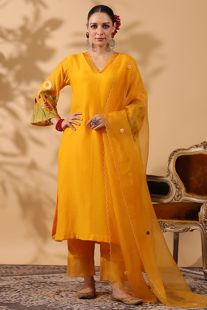 Mango Yellow Chanderi Machine Embroidered Kurta Set by ANSHU WADHWA at Pernia's Pop Up Shop