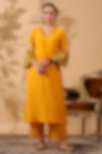Mango Yellow Chanderi Machine Embroidered Kurta Set by ANSHU WADHWA at Pernia's Pop Up Shop