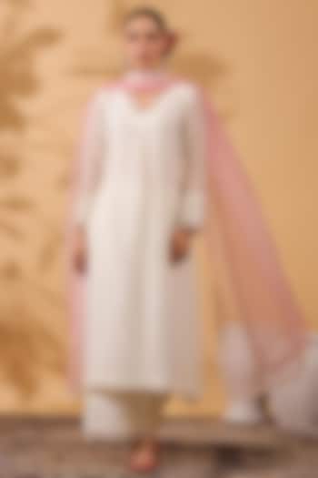 Ivory Chanderi Lace Embroidered Kurta Set by ANSHU WADHWA at Pernia's Pop Up Shop
