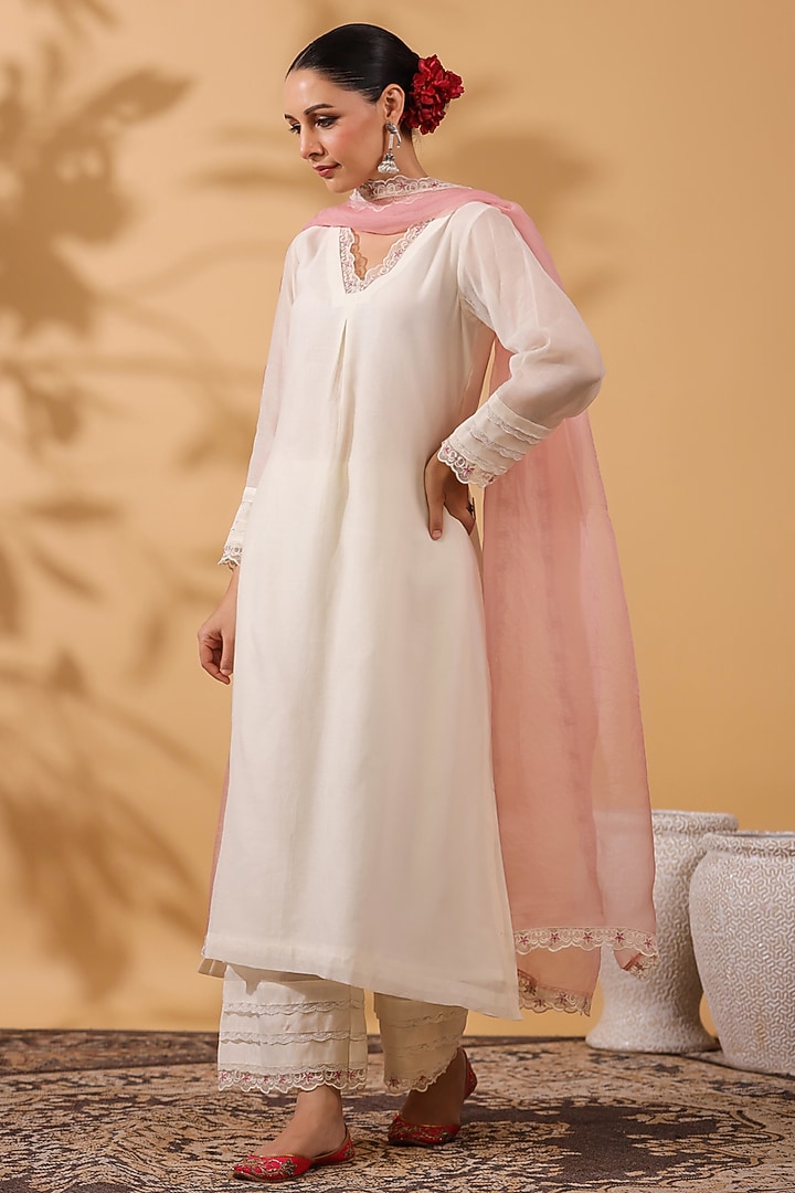 Ivory Chanderi Lace Embroidered Kurta Set by ANSHU WADHWA at Pernia's Pop Up Shop