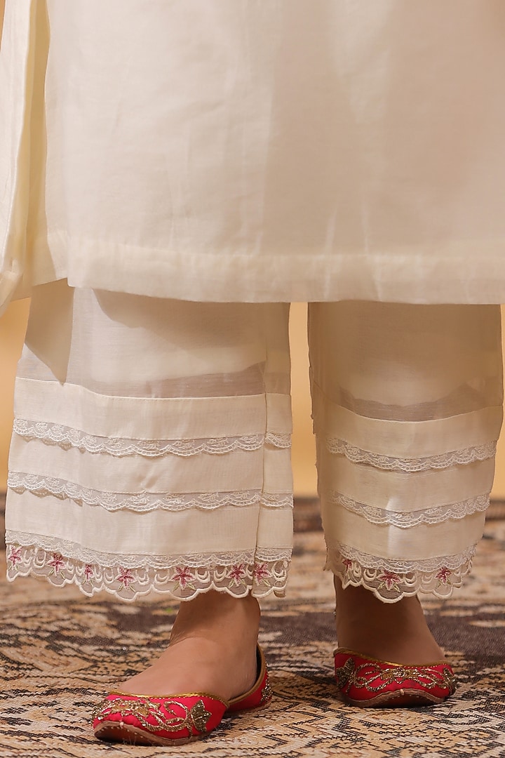 Ivory Chanderi Lace Embroidered Kurta Set by ANSHU WADHWA at Pernia's Pop Up Shop