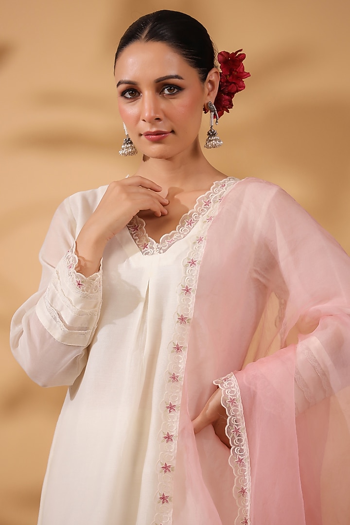 Ivory Chanderi Lace Embroidered Kurta Set by ANSHU WADHWA at Pernia's Pop Up Shop