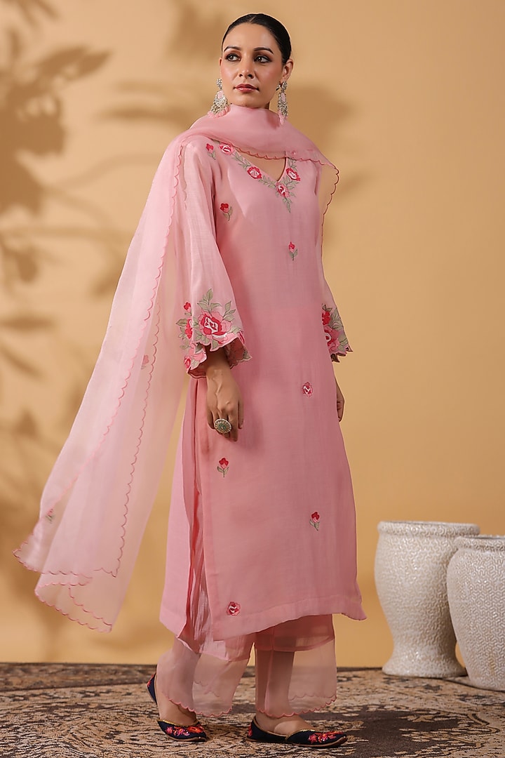 Pink Chanderi Machine Embroidered Kurta Set by ANSHU WADHWA at Pernia's Pop Up Shop