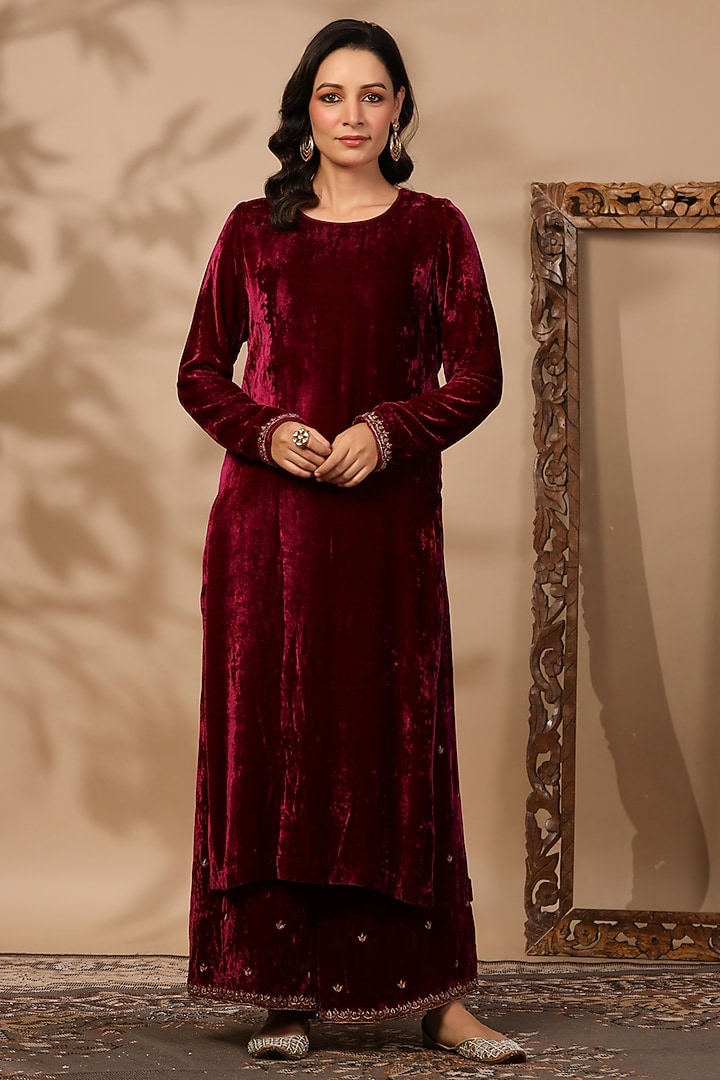 Maroon Velvet Hand Embroidered Kurta Set by ANSHU WADHWA at Pernia's Pop Up Shop