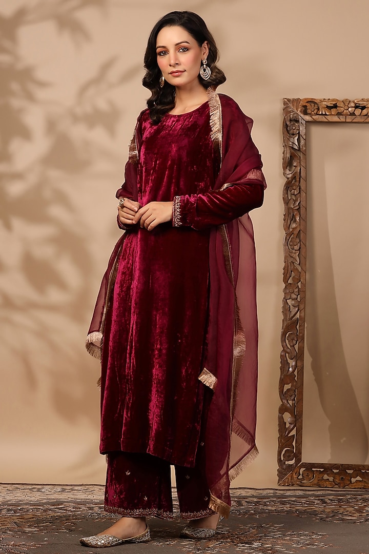 Maroon Velvet Hand Embroidered Kurta Set by ANSHU WADHWA at Pernia's Pop Up Shop