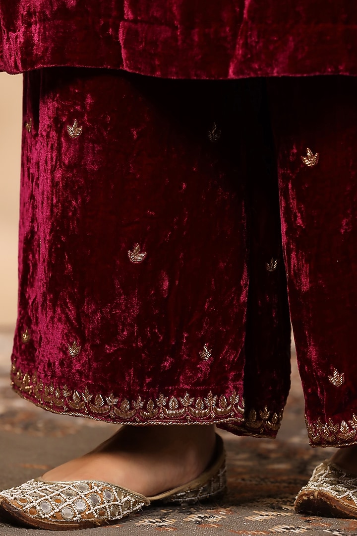 Maroon Velvet Hand Embroidered Kurta Set by ANSHU WADHWA at Pernia's Pop Up Shop