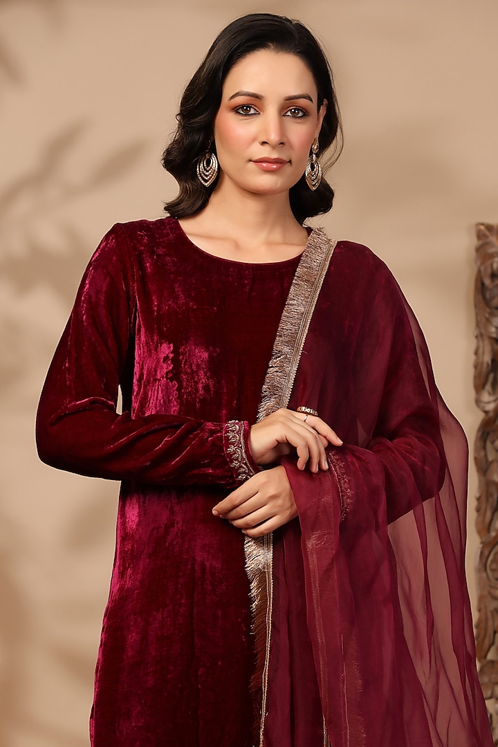 Maroon Velvet Hand Embroidered Kurta Set by ANSHU WADHWA at Pernia's Pop Up Shop