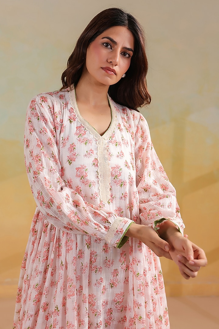 Peach & Off-White Cotton Printed Gathered Kurta Set by ANSHU WADHWA at Pernia's Pop Up Shop