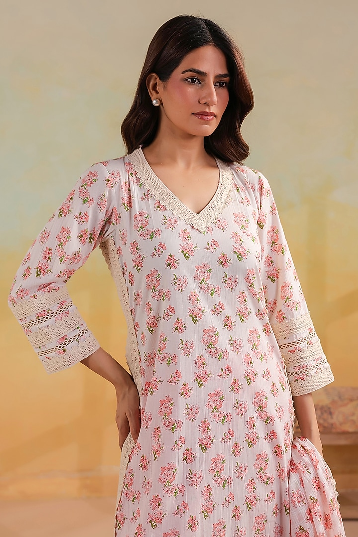 Peach & Off-White Cotton Printed Straight Kurta Set by ANSHU WADHWA at Pernia's Pop Up Shop