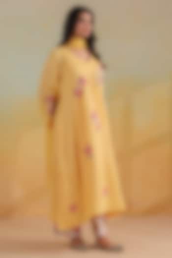 Yellow Cotton Applique Work Kurta Set by ANSHU WADHWA at Pernia's Pop Up Shop
