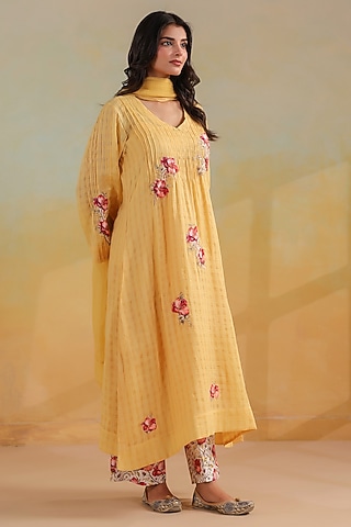Yellow Cotton Applique Work Kurta Set by ANSHU WADHWA
