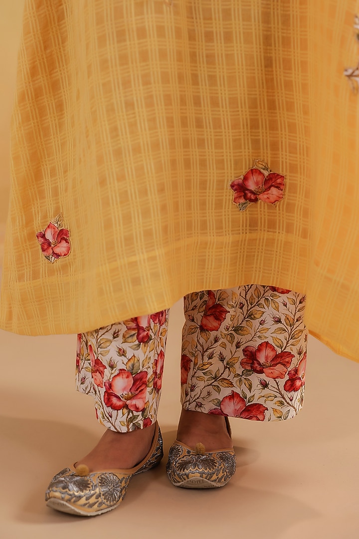 Yellow Cotton Applique Work Kurta Set by ANSHU WADHWA at Pernia's Pop Up Shop