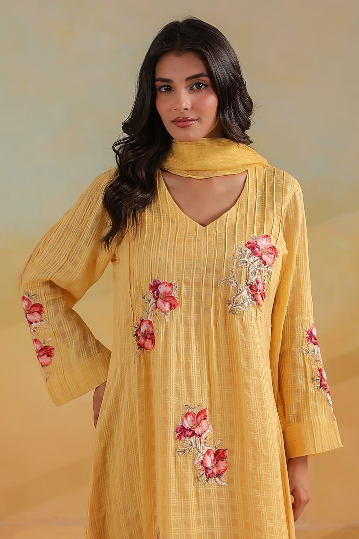 Yellow Cotton Applique Work Kurta Set by ANSHU WADHWA at Pernia's Pop Up Shop