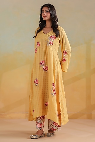 Yellow Cotton Applique Work Kurta Set by ANSHU WADHWA
