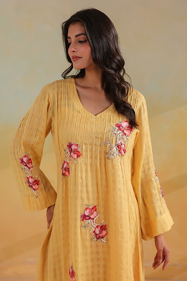 Yellow Cotton Applique Work Kurta Set by ANSHU WADHWA at Pernia's Pop Up Shop
