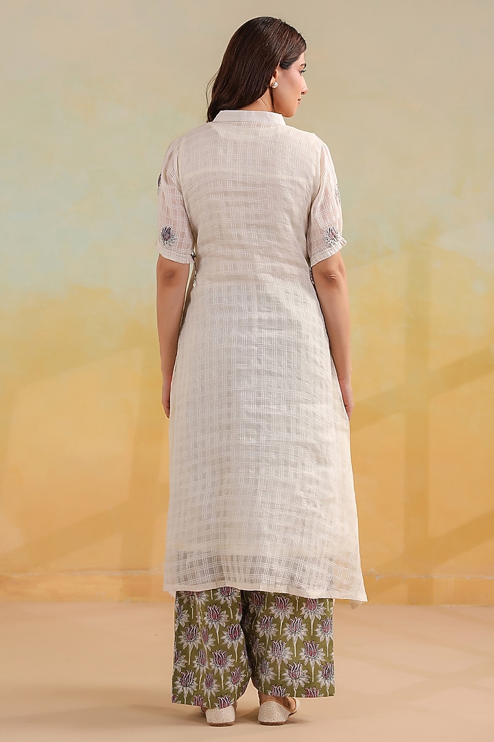 Off-White Cotton Embroidered Kurta Set by ANSHU WADHWA at Pernia's Pop Up Shop