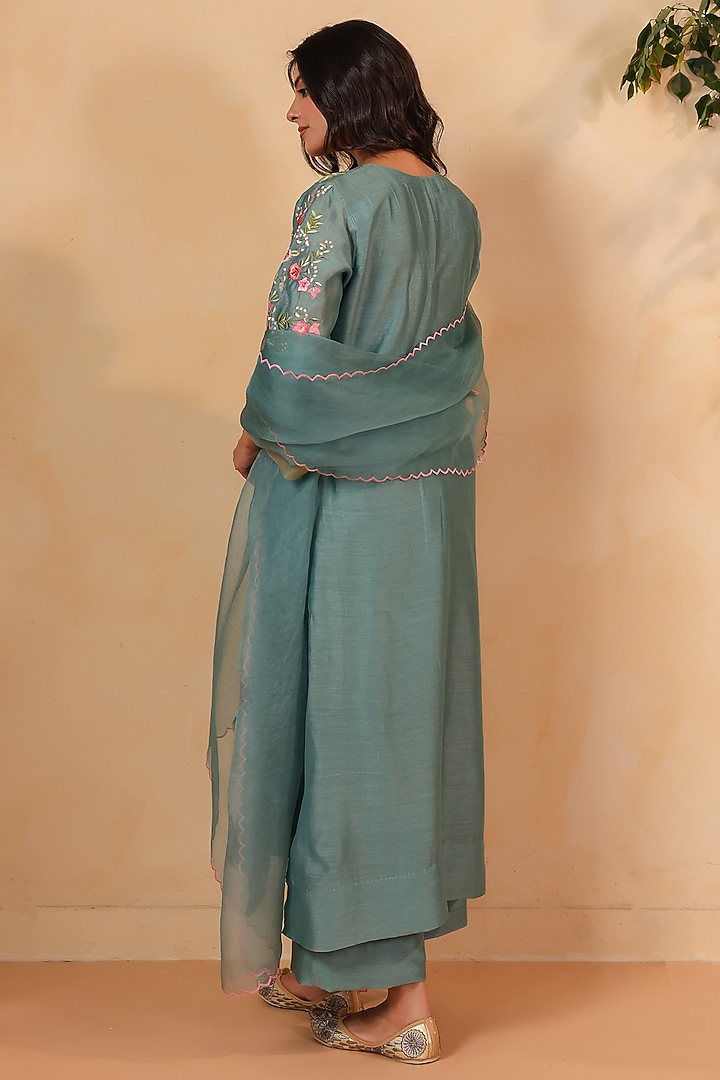 Teal Chanderi Machine Embroidered Straight Kurta Set by ANSHU WADHWA at Pernia's Pop Up Shop