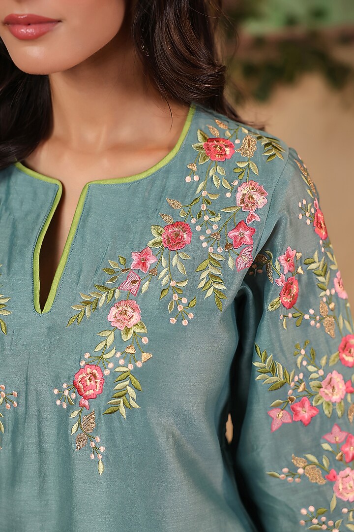Teal Chanderi Machine Embroidered Straight Kurta Set by ANSHU WADHWA at Pernia's Pop Up Shop