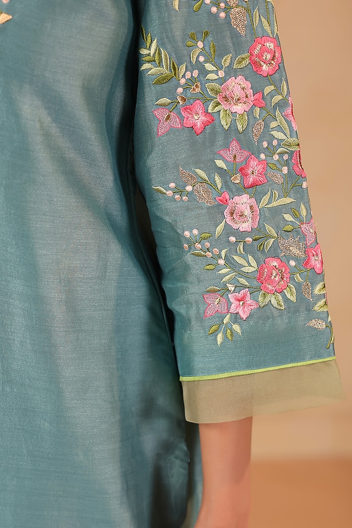 Teal Chanderi Machine Embroidered Straight Kurta Set by ANSHU WADHWA at Pernia's Pop Up Shop