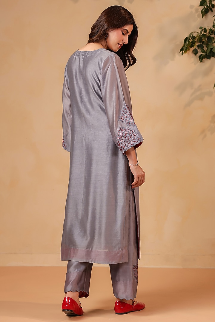 Grey Chanderi Machine Embroidered Straight Kurta Set by ANSHU WADHWA at Pernia's Pop Up Shop