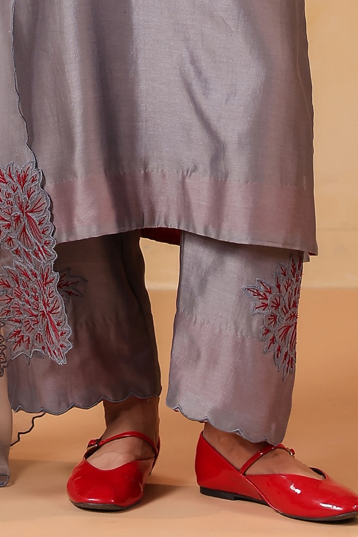 Grey Chanderi Machine Embroidered Straight Kurta Set by ANSHU WADHWA at Pernia's Pop Up Shop