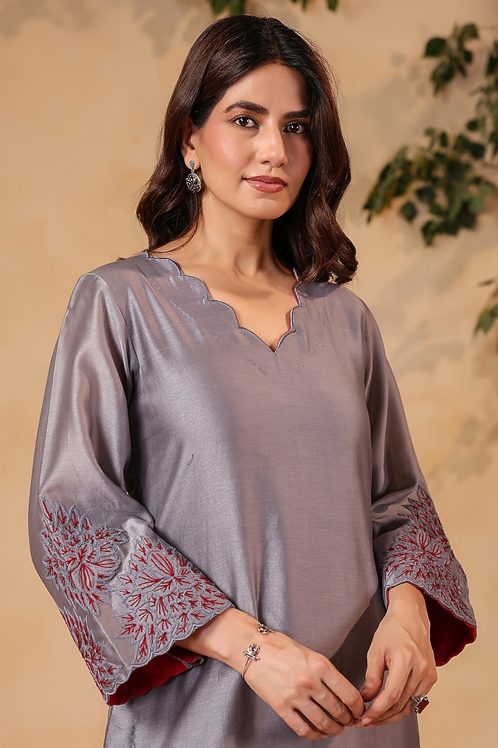 Grey Chanderi Machine Embroidered Straight Kurta Set by ANSHU WADHWA at Pernia's Pop Up Shop