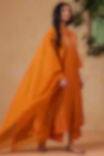 Mustard Brown Chanderi Machine Embroidered Kurta Set by ANSHU WADHWA at Pernia's Pop Up Shop
