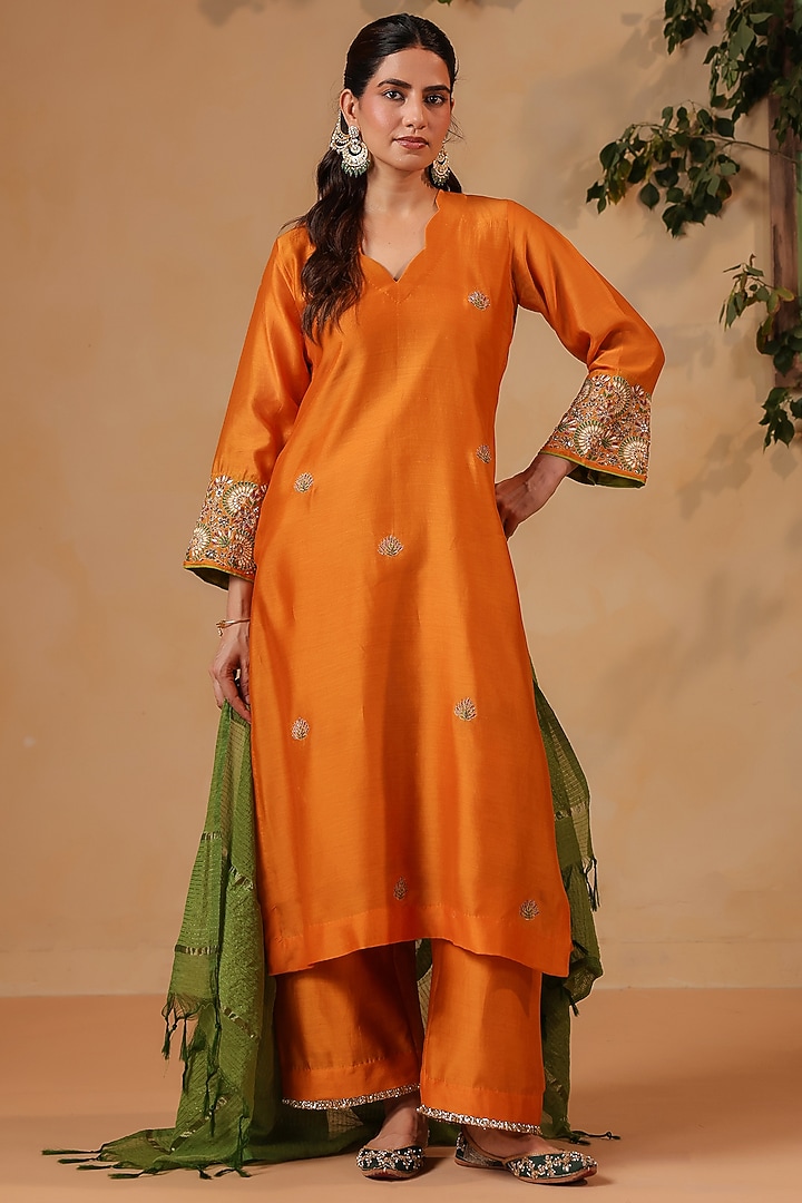 Mustard Brown Chanderi Hand Embroidered Kurta Set by ANSHU WADHWA at Pernia's Pop Up Shop