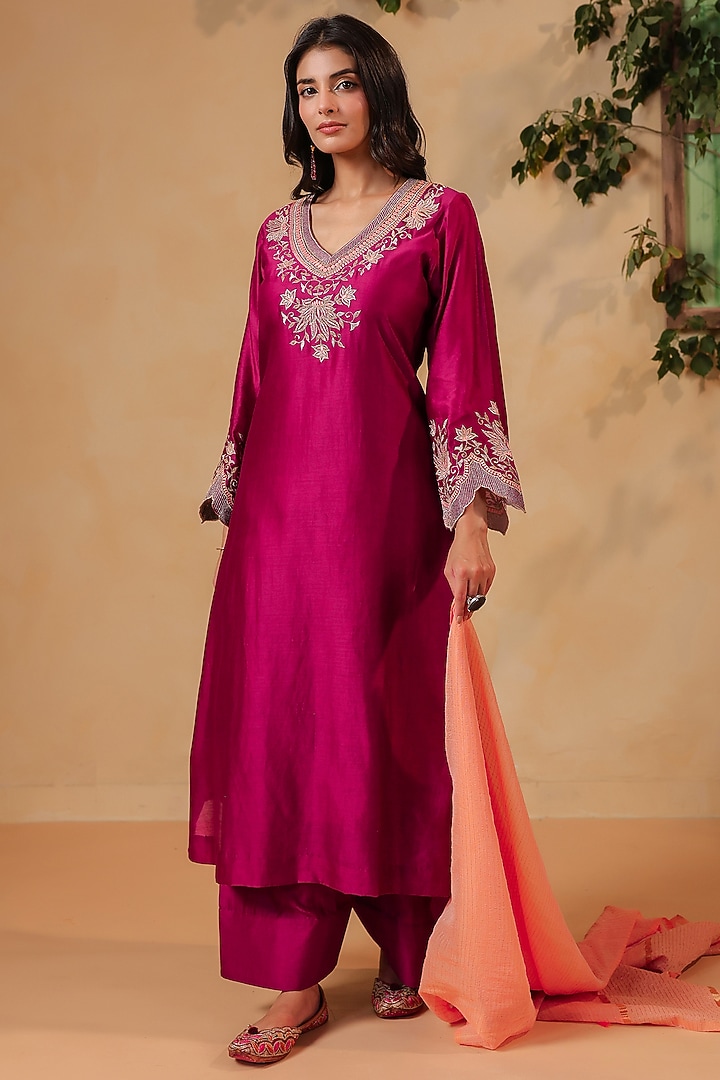 Wine Chanderi Machine Embroidered Kurta Set by ANSHU WADHWA at Pernia's Pop Up Shop