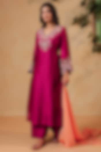 Wine Chanderi Machine Embroidered Kurta Set by ANSHU WADHWA at Pernia's Pop Up Shop