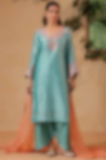 Blue Chanderi Machine Embroidered Kurta Set by ANSHU WADHWA at Pernia's Pop Up Shop