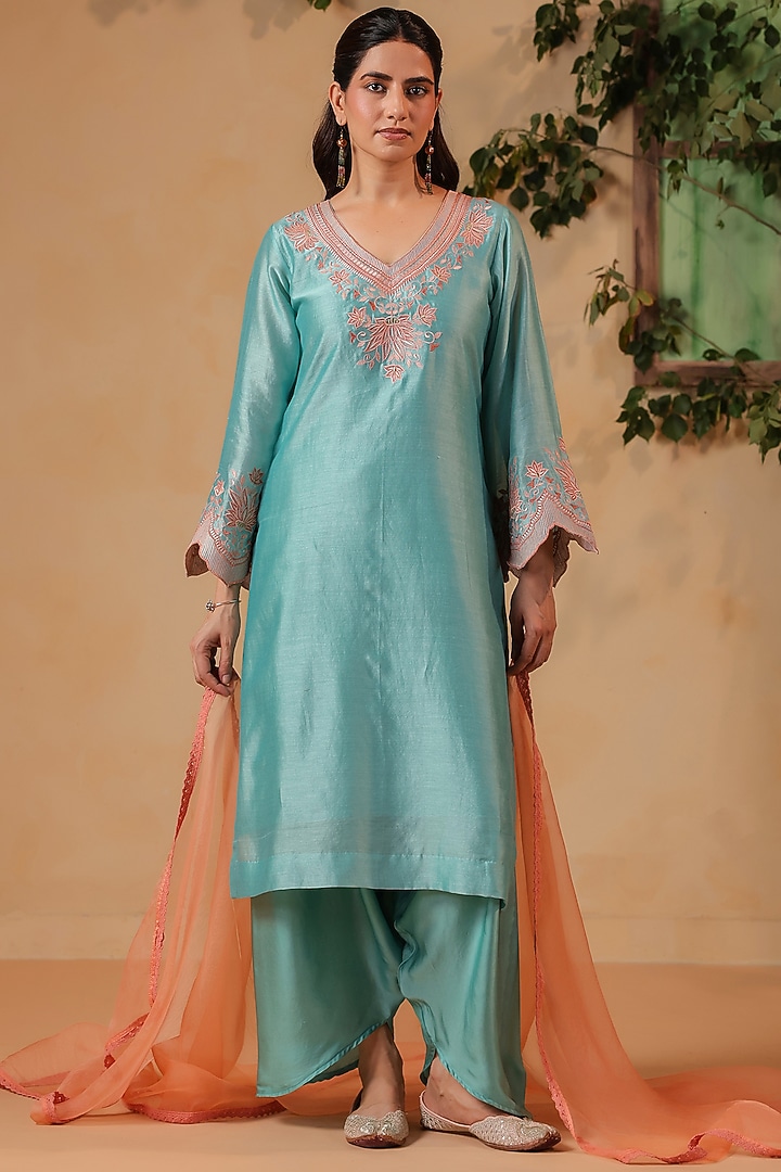 Blue Chanderi Machine Embroidered Kurta Set by ANSHU WADHWA at Pernia's Pop Up Shop