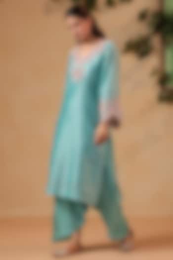 Blue Chanderi Machine Embroidered Kurta Set by ANSHU WADHWA at Pernia's Pop Up Shop