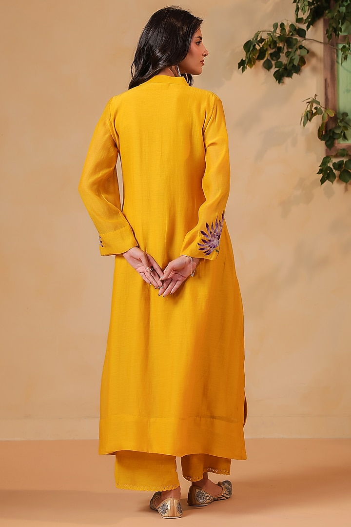 Yellow Chanderi Machine Embroidered Kurta Set by ANSHU WADHWA at Pernia's Pop Up Shop