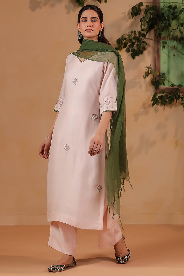 Light Pink Linen Satin Hand Embroidered Kurta Set by ANSHU WADHWA at Pernia's Pop Up Shop