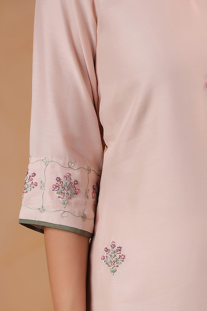 Light Pink Linen Satin Hand Embroidered Kurta Set by ANSHU WADHWA at Pernia's Pop Up Shop
