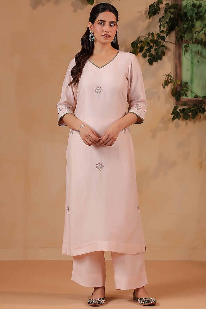 Light Pink Linen Satin Hand Embroidered Kurta Set by ANSHU WADHWA at Pernia's Pop Up Shop
