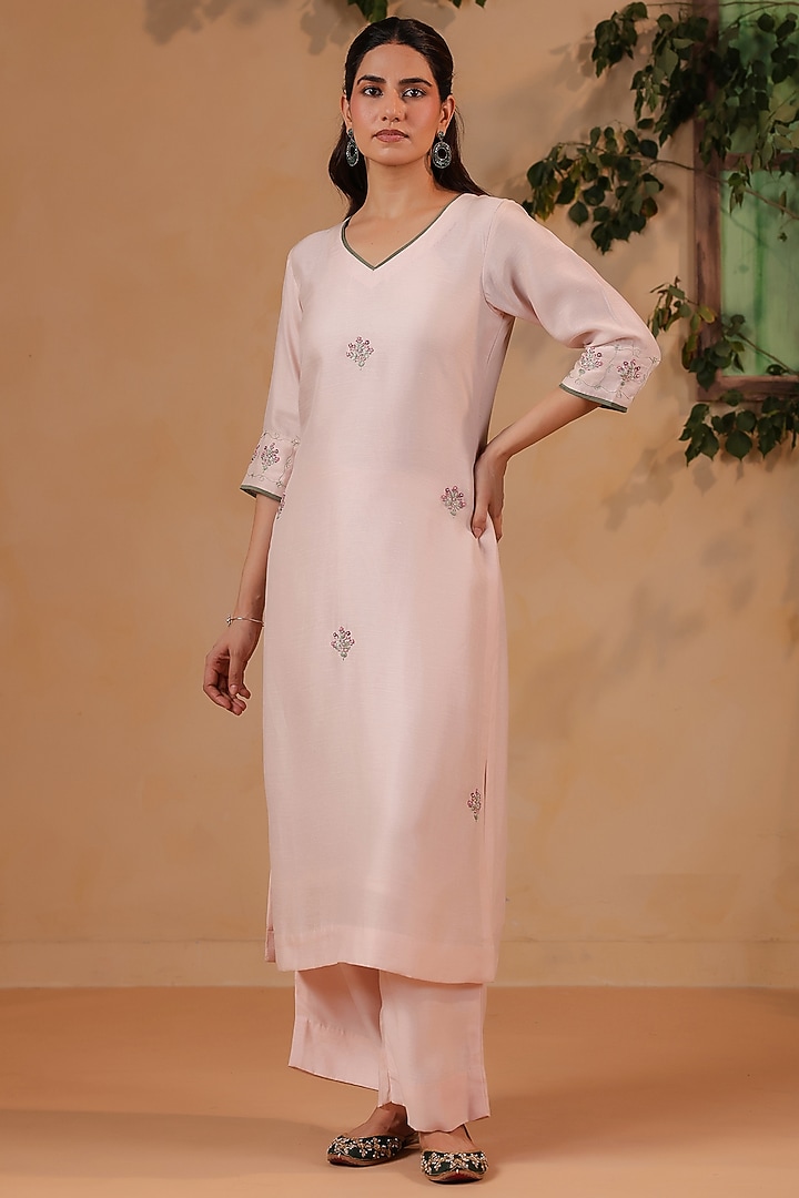 Light Pink Linen Satin Hand Embroidered Kurta Set by ANSHU WADHWA at Pernia's Pop Up Shop